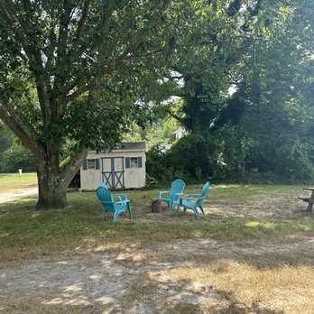 Legendary Blueberries - Relaxing and shaded hang out area by the entrance - Pick Your Own Farms Near Me - Egg Harbor City, New Jersey