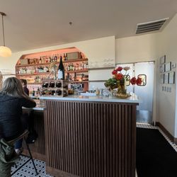 ZZ & SImone’s - Bar area