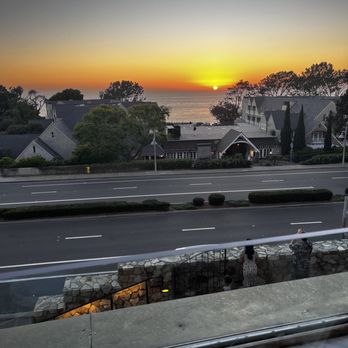 Monarch Ocean Pub - Gastropubs Near Me - Del Mar, California
