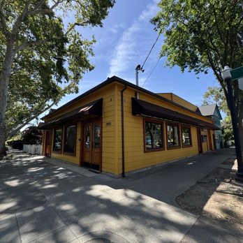 The Golden Pineapple - Hawaiian Near Me - Sacramento, California
