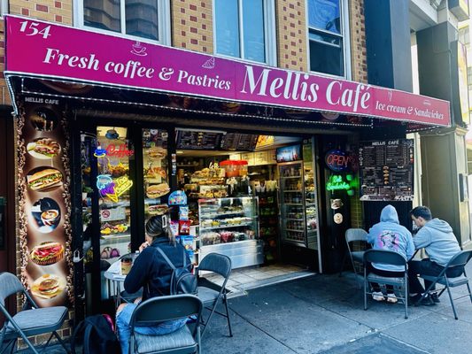 Mellis Cafe by null
