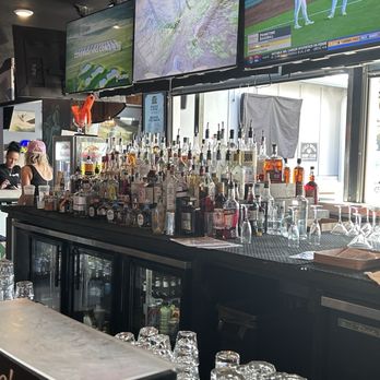 Wakesurf Saloon - Large bar. - Sports Bars Near Me - Austin, Texas