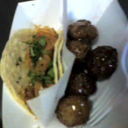 1 pork taco, 1 order crab balls - $5 total + 15 minutes' wait : (