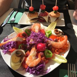 El Braser del Mar - Salat mit Meeresfrüchten und Mini Hamburger