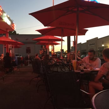 Cruiser's Cafe 66 - A little live music as the sun goes down. - American Near Me - Williams, Arizona