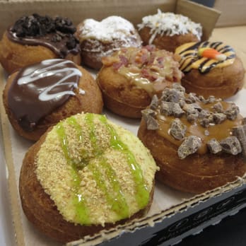 Da Vinci's Donuts - Da Vinci's Half - 8 Gourmet Donuts - $9.25. See other photos for name of each donut. - Donuts Near Me - Sandy Springs, Georgia Da Vinci's Donuts - Da Vinci's Half - 8 Gourmet Donuts - $9.25. See other photos for name of each donut. - Donuts Near Me - Sandy Springs, Georgia