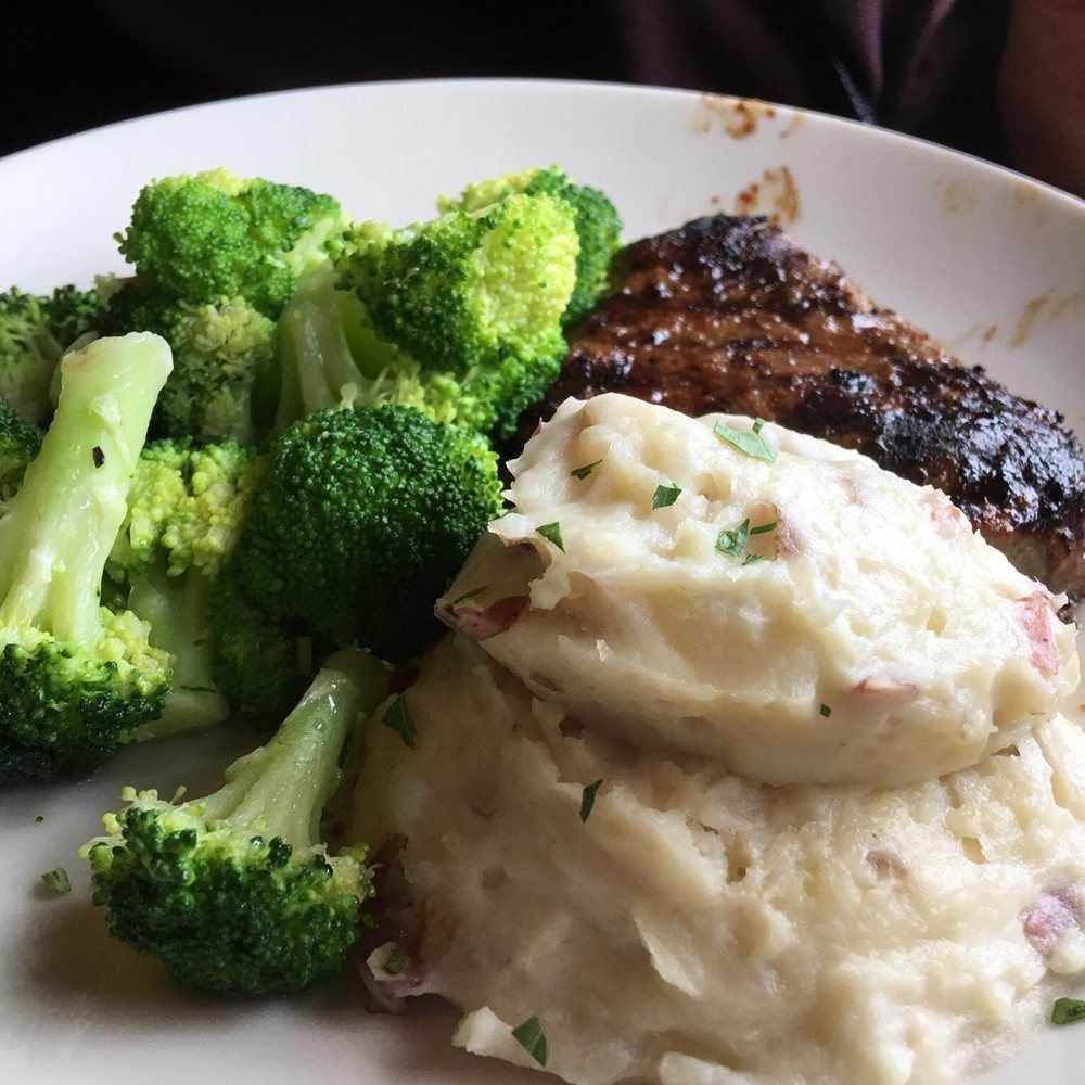 Applebee's Grill + Bar - Sports Bars Near Me - Commerce Township, Michigan