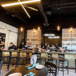 Flores Restaurant & Bar