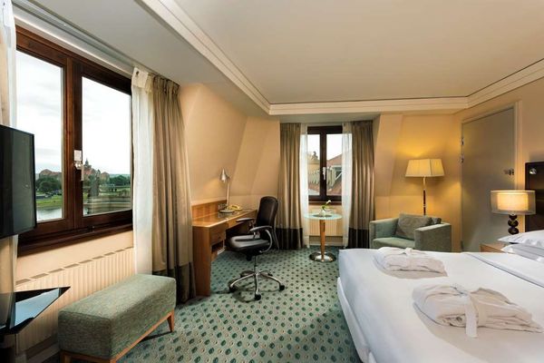 Hilton Dresden by null