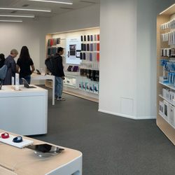 DQ Solutions - Ihr Apple Premium Partner mit Apple Produkten auf über 200 Quadratmetern.