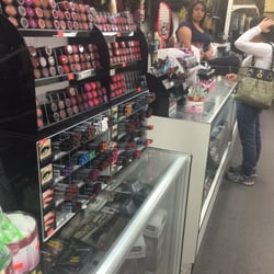 JC Beauty Supply & Salon - This is the rudest lady I have ever experienced in my life