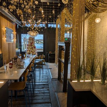 Prima Dopo - Holiday decor - Italian Near Me - Baltimore, Maryland