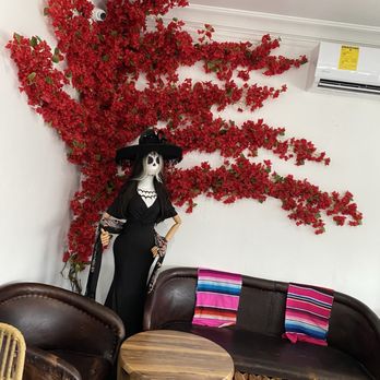Mas Cafecito coffee - Interior - Coffee & Tea Near Me - Baldwin Park, California