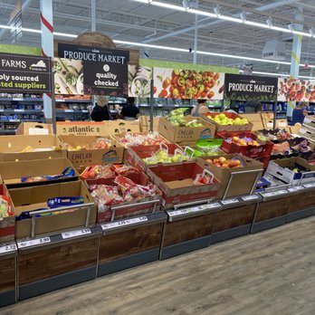 Lidl - Plenty of fruits and vegetables - Grocery Near Me - East Meadow, New York