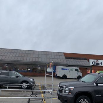 Chief Supermarkets - Outside - Grocery Near Me - Van Wert, Ohio