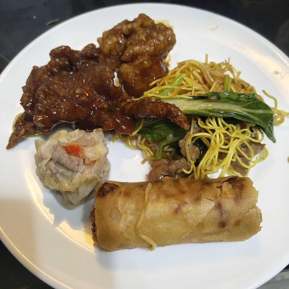 Yangtze - Takeout meal. Schezuan beef, general tao, chow mein, pork dim sum, spring roll - Dim Sum Near Me - Ottawa, Ontario Yangtze - Takeout meal. Schezuan beef, general tao, chow mein, pork dim sum, spring roll - Dim Sum Near Me - Ottawa, Ontario