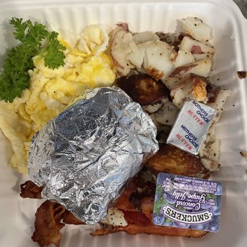 Blue Agate Cafe - Scrambled eggs potatoes and bacon with a biscuit - Cafes Near Me - Oceanside, Oregon Blue Agate Cafe - Scrambled eggs potatoes and bacon with a biscuit - Cafes Near Me - Oceanside, Oregon