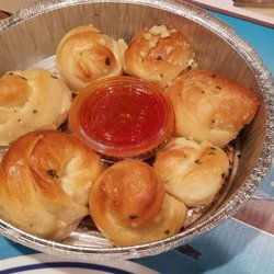 Bracco's Pizza - Garlic knots
