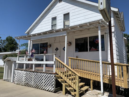 White House Tavern by null