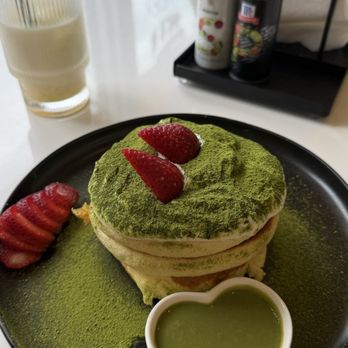 Fluffy Fluffy - - Matcha tiramisu  - Mango latte - Desserts Near Me - Doral, Florida