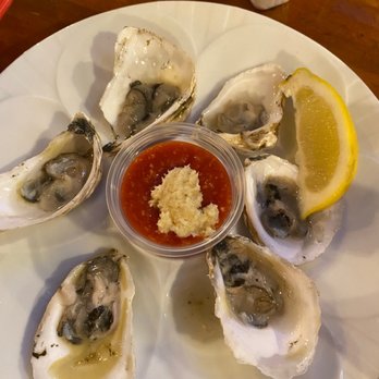 Coop de Ville - Teeny tiny oysters - American Near Me - Oak Bluffs, Massachusetts Coop de Ville - Teeny tiny oysters - American Near Me - Oak Bluffs, Massachusetts