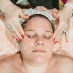 Mashelle's Nail Salon & Skincare Clinique - facial massage