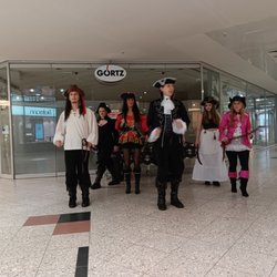 Leine-Center Laatzen - "Pirates" are out and about in the "Leine Center" to entertain visitors,,, :)))