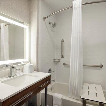 Hampton Inn Derby Wichita Southeast - Guest room bath - Hotels Near Me - Derby, Kansas Hampton Inn Derby Wichita Southeast - Guest room bath - Hotels Near Me - Derby, Kansas