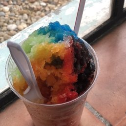Rainbow snoball, sans whipped cream and candy. The aesthetics of these treats are amazing! Rainbow snoball, sans whipped cream and candy. The aesthetics of these treats are amazing!