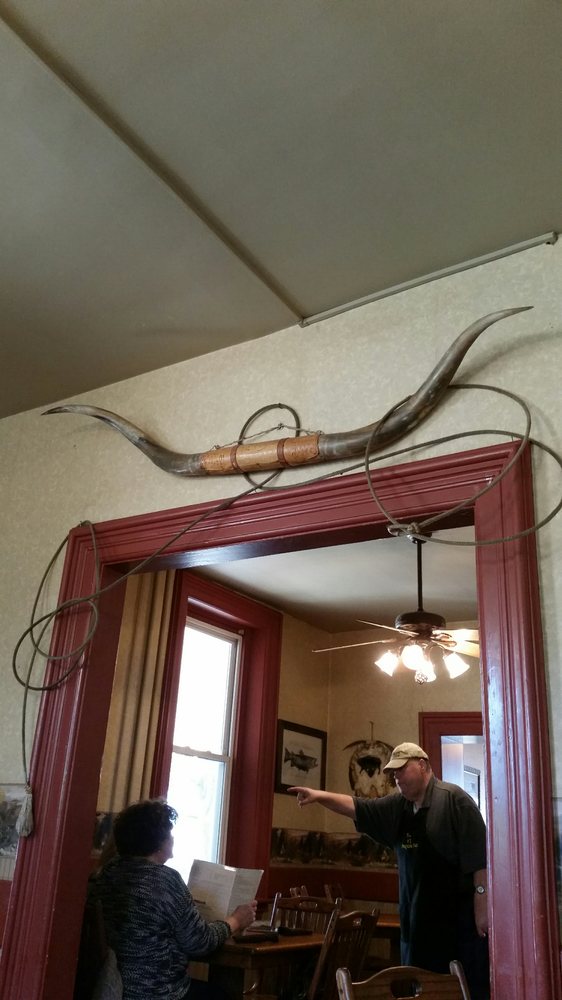 Chuck Wagon Restaurant Logo