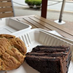 Wendel's Bookstore & Cafe - Chocolate cake and cookie