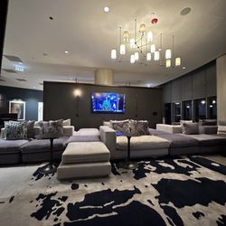 727 West Madison - Resident lounge