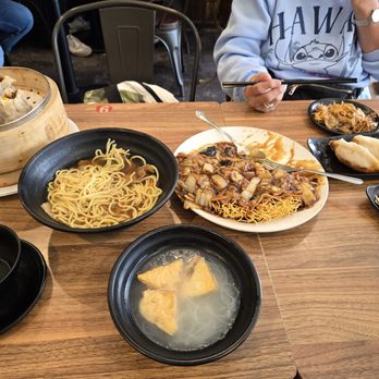 Lao Wu Authentic Shanghai Dumpling - Shanghainese Near Me - Edison, New Jersey