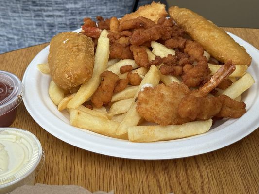 Eric's On The Pier by null