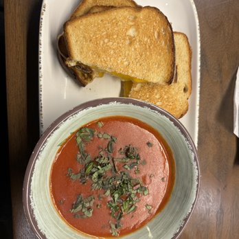 Courtyard by Marriott Springfield - Cheese sandwich and tomato soup - Hotels Near Me - Springfield, Virginia Courtyard by Marriott Springfield - Cheese sandwich and tomato soup - Hotels Near Me - Springfield, Virginia