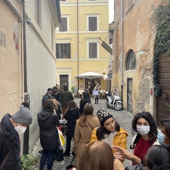Da Enzo al 29 - The line! This is arriving 15 mins before opening. - Roman Near Me - Rome, RM Da Enzo al 29 - The line! This is arriving 15 mins before opening. - Roman Near Me - Rome, RM