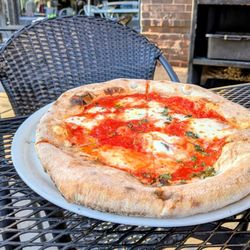 Napolita Pizzeria & Wine Bar - Wilmette - Excellent Margherita Pie