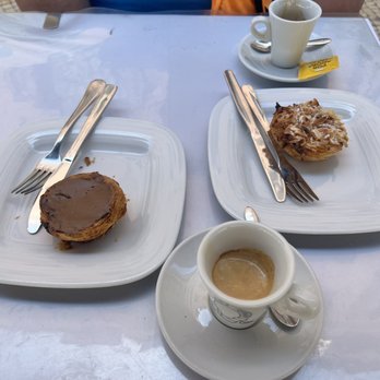 Pastalaria Ferrary - Bakeries Near Me - Lisbon, 11