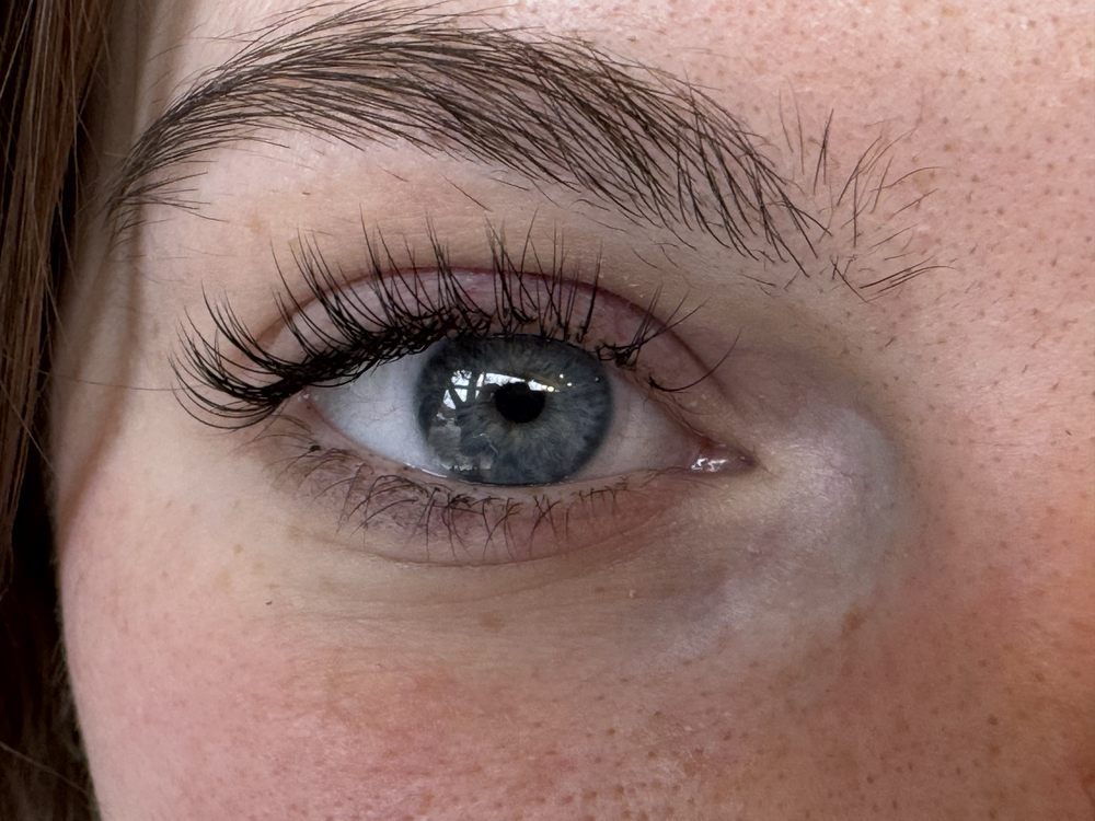 RB Lash & Brow Lounge Logo