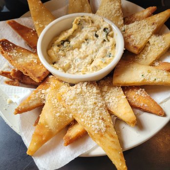 Bottoms Up Pizza - Crab and Artichike dip with pita bread slices - Pizza Near Me - Richmond, Virginia