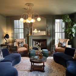 Crystal River Inn - Parlor area
