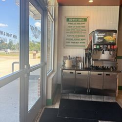 Wingstop - Drinking station