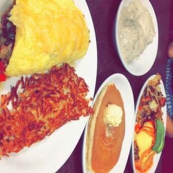 Abby's Cafe Yucaipa - Veggie omelette with sausage, pancakes, ranchero omelette, biscuits and gravy, and strawberry lemonade - Cafes Near Me - Yucaipa, California