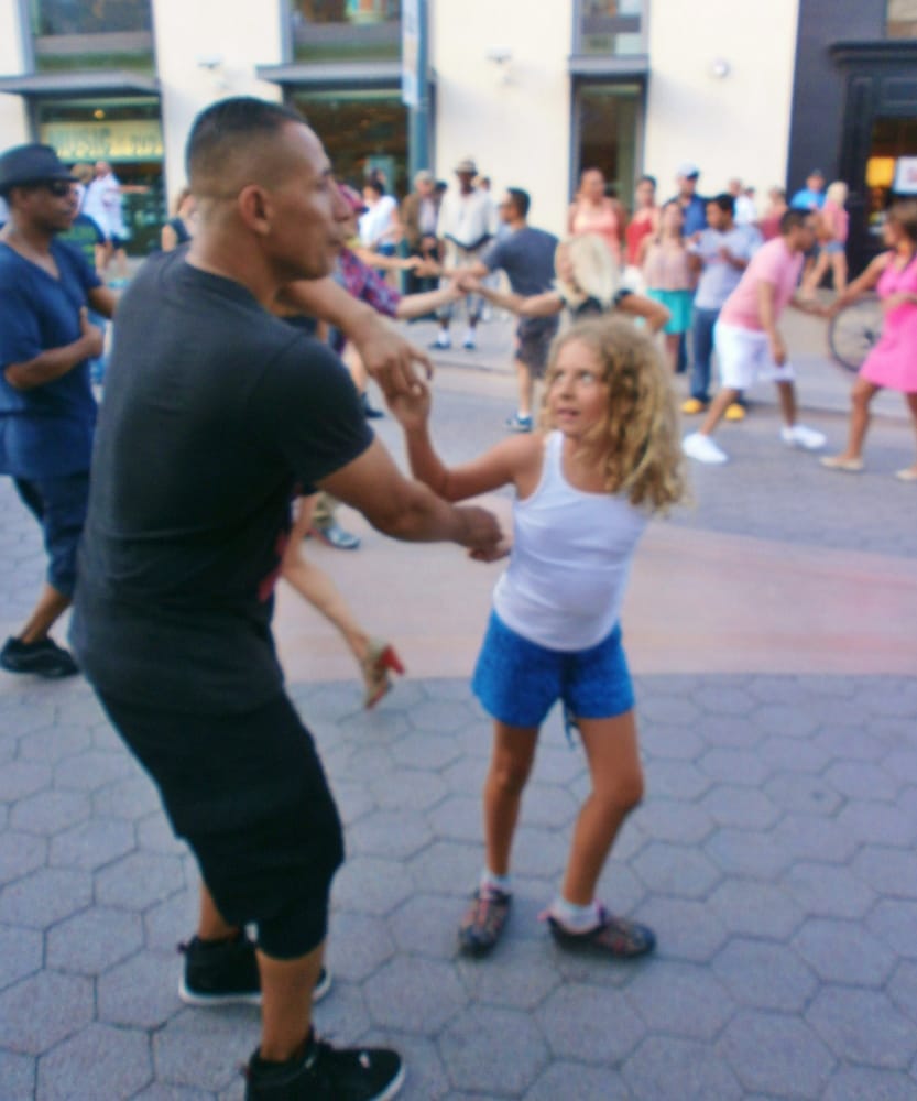 SALSA DANCING THIRD STREET PROMENADE Updated September 2024 25