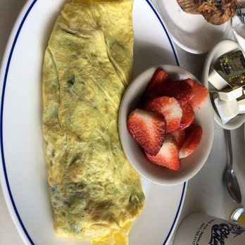 Blueberry Muffin - Spinach, tomato, onion and feta cheese omlet with a side of fresh strawberries. - Breakfast & Brunch Near Me - Indialantic, Florida Blueberry Muffin - Spinach, tomato, onion and feta cheese omlet with a side of fresh strawberries. - Breakfast & Brunch Near Me - Indialantic, Florida