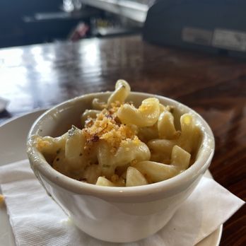 Twin Peaks - Adult Mac & Cheese - Sports Bars Near Me - Orlando, Florida