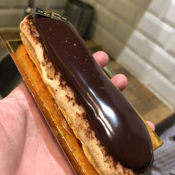 Tout Autour du Pain - The best chocolate eclair I've ever had - Bakeries Near Me - Paris, 75