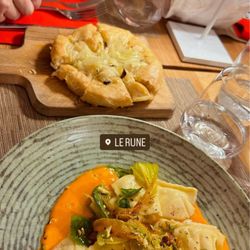Le Rune - primo piatti e focaccia con la cipolla