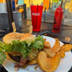 California Burger - The Honorary Texan
