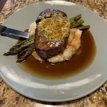 Woodstone Tavern - Filet with mashed potatoes and asparagus - New American Near Me - Holyoke, Massachusetts Woodstone Tavern - Filet with mashed potatoes and asparagus - New American Near Me - Holyoke, Massachusetts